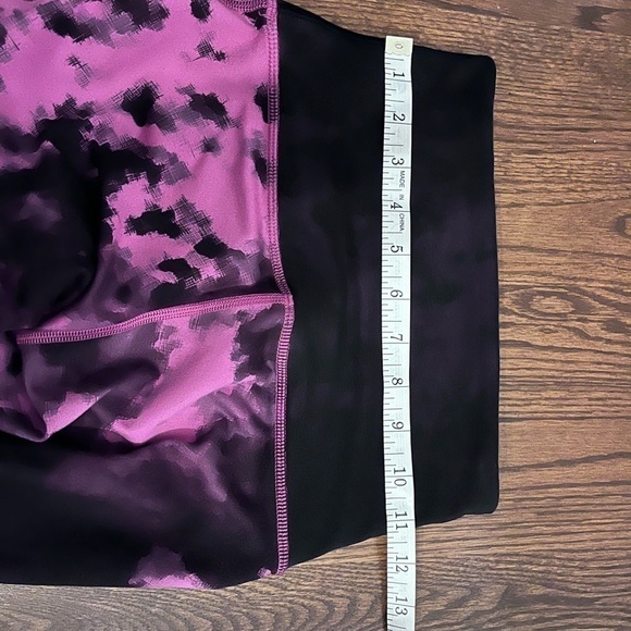 LULULEMON Sweaty Endeavor Tight. Size 4 - Picture 6 of 8